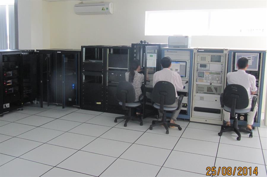 Thiết bị thu đo hiện đại của Đài Kiểm soát luôn giúp Trung tâm kiểm soát nhanh chóng các thiết bị phát sóng tại vùng trọng yếu trên địa bàn 08 tỉnh thành