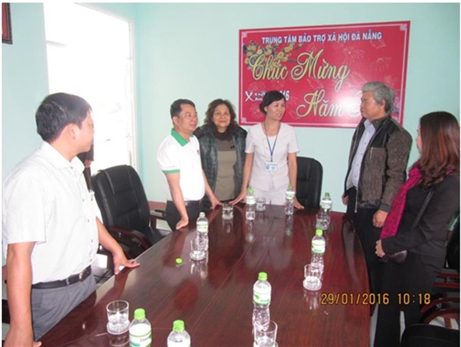 Bà Hệ Thị Thanh Hương – Giám đốc Trung tâm Bảo trợ xã hội Đà Nẵng chân thành cảm ơn tình cảm của Đoàn