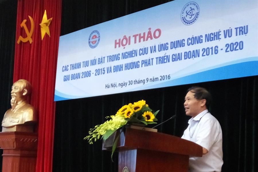 Cục trưởng Đoàn Quang Hoan trình bày báo cáo.