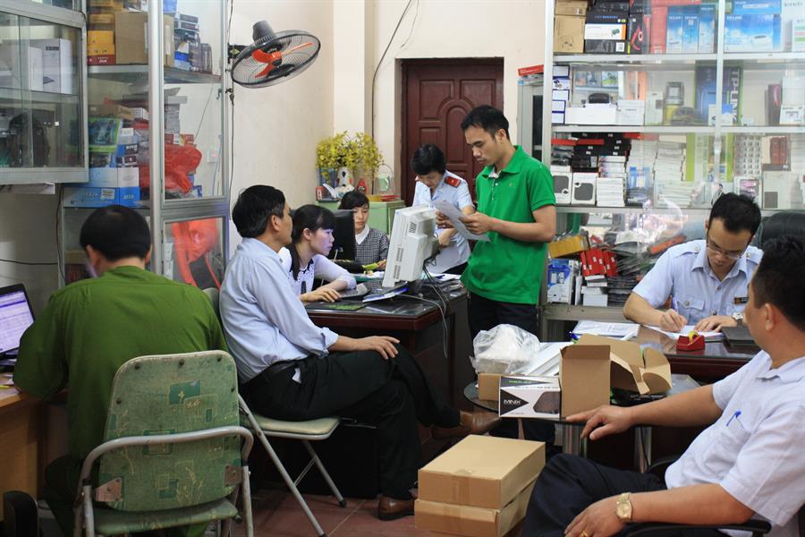 Đoàn thanh tra kiểm tra, xác minh, lập Biên bản vi phạm hành chính và ra quyết định tạm giữ thiết bị thu phát sóng VTĐ vi phạm