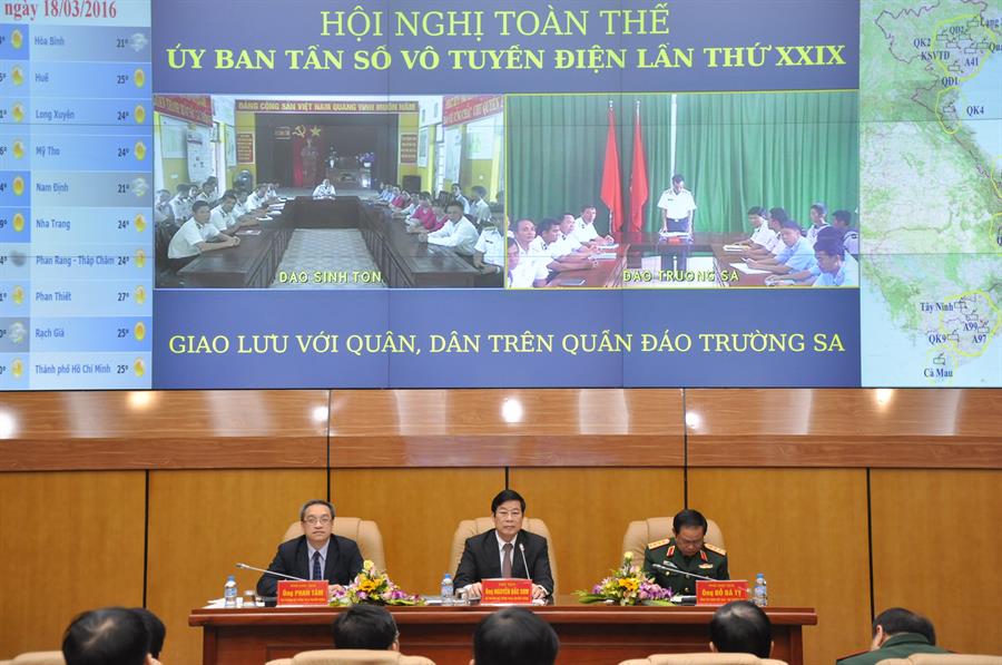 Chủ tịch UB Nguyễn Bắc Son thăm hỏi, động viên quân và dân trên Đảo Trường Sa và Đảo Sinh Tồn qua cầu truyền hình.