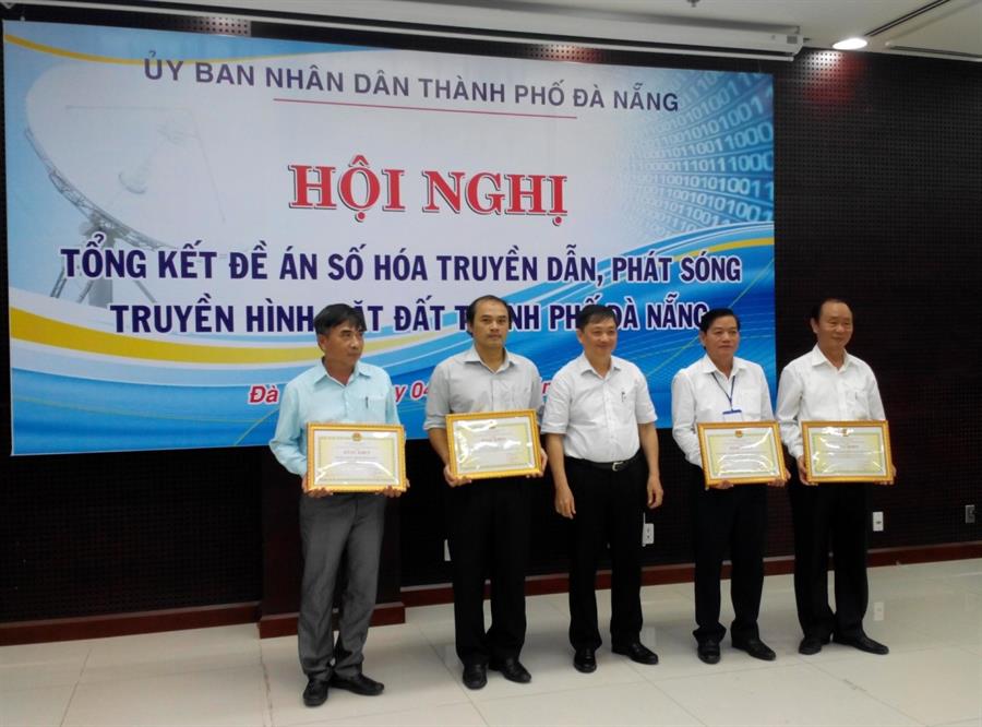 04 tập thể được UBND TP Đà Nẵng tặng Bằng khen