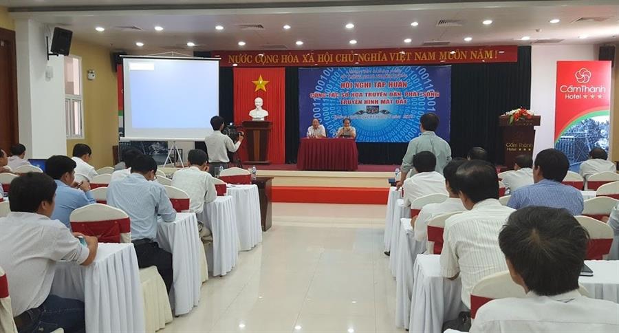 Cục trưởng Đoàn Quang Hoan và Giám đốc Nguyễn Mạnh Hùng đồng chủ trì giải đáp các ý kiến của đại biểu