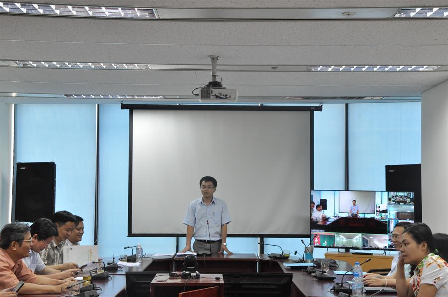 Học viên Bùi Hà Long phát biểu cảm tưởng tại Lễ bế giảng lớp học