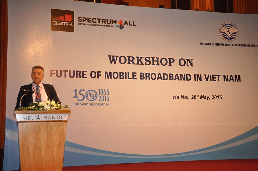 Ông Chris Zull – Giám đốc khu vực Châu Á của Hiệp hội GSMA phát biểu tại Hội thảo