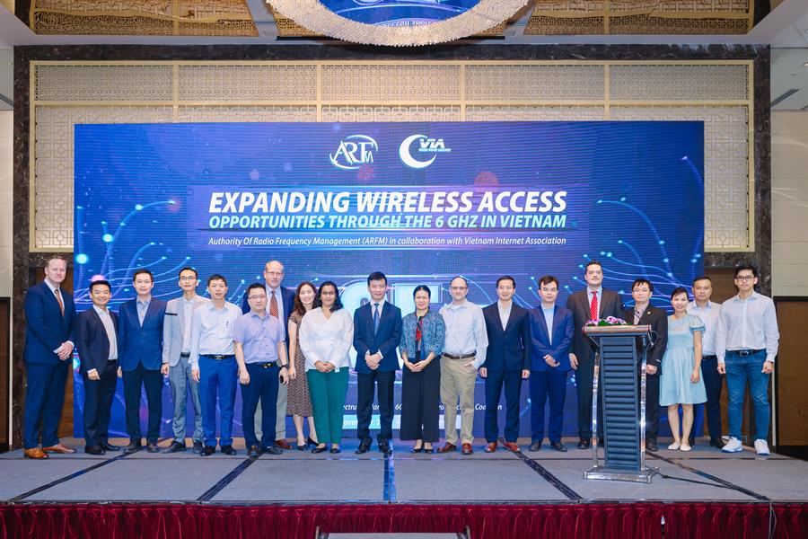 Các Diễn giả chụp hình lưu niệm tại Hội thảo