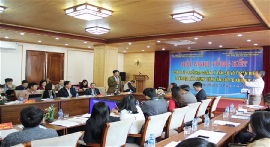 Ông Trần Gia Long - Tỉnh Ủy viên, Giám đốc Sở TT&TT Vĩnh Phúc phát biểu ý kiến tại Hội nghị