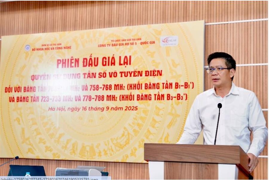 Ông Lê Văn Tuấn, Cục trưởng Cục Tần số vô tuyến điện phát biểu tại phiên đấu giá