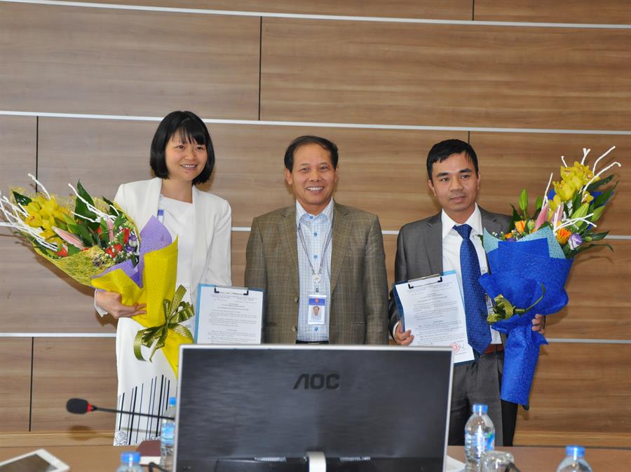 Cục trưởng Đoàn Quang Hoan trao Quyết định bổ nhiệm cho bà Hường và ông Cương.