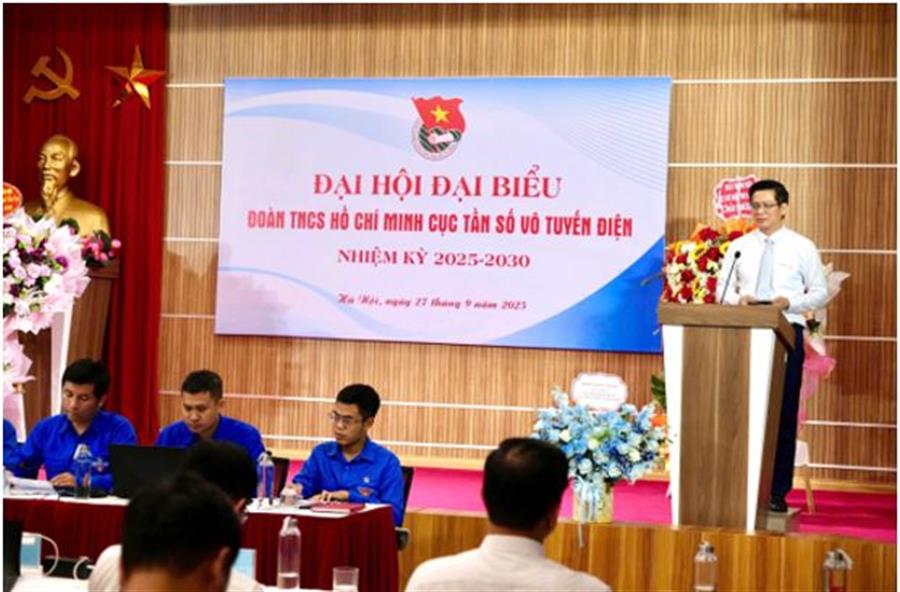 Đồng chí Lê Văn Tuấn – Bí thư Đảng uỷ, Cục trưởng Cục Tần số VTĐ phát biểu chỉ đạo tại Đại hội