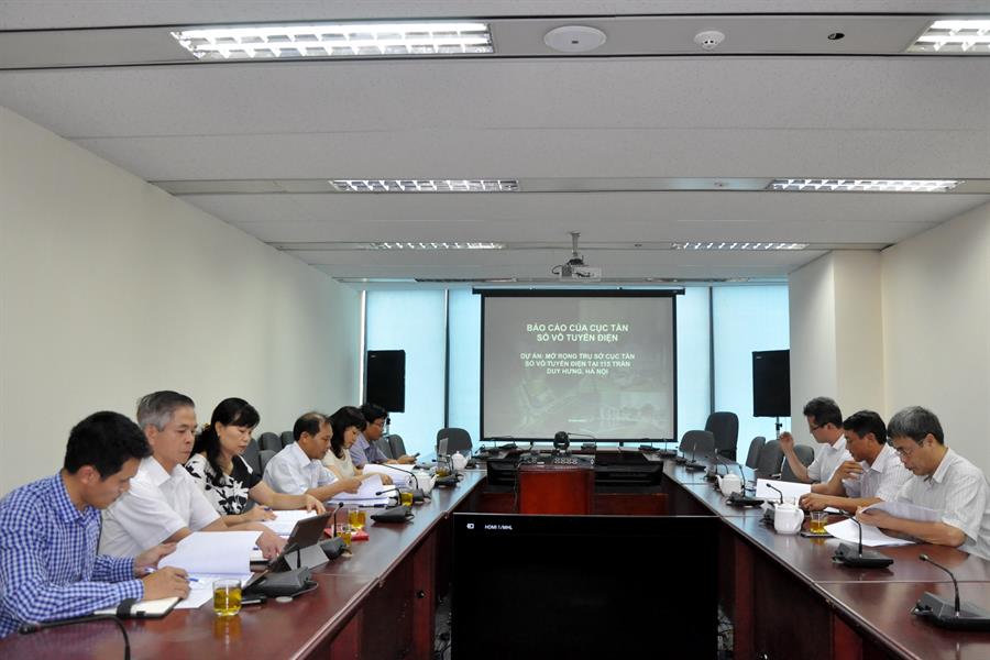 Thứ trưởng Phạm Hồng Hải nghe báo cáo tình hình triển khai dự án