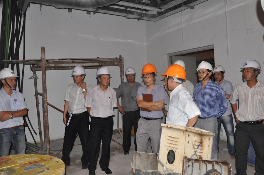 Thứ trưởng kiểm tra thực tế tại công trình