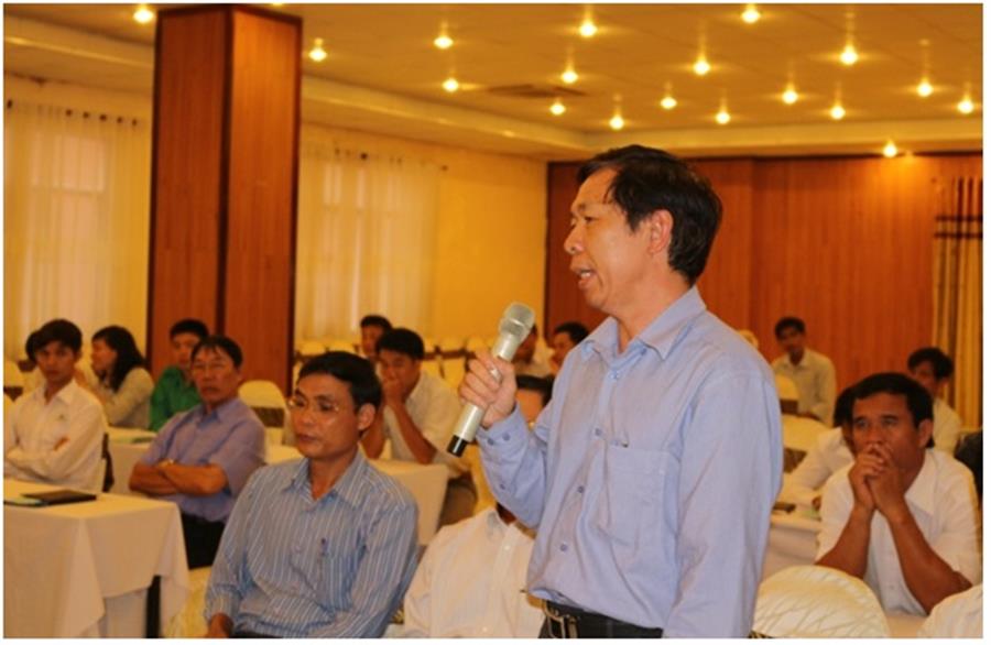 Đại biểu tham dự Hội nghị đặt câu hỏi