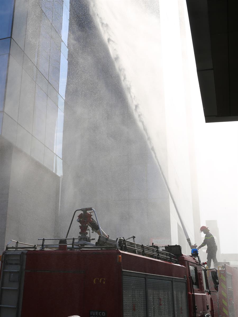 Xe PCCC phối hợp triển khai công tác chữa cháy giả định tại Tòa nhà Cục Tần số