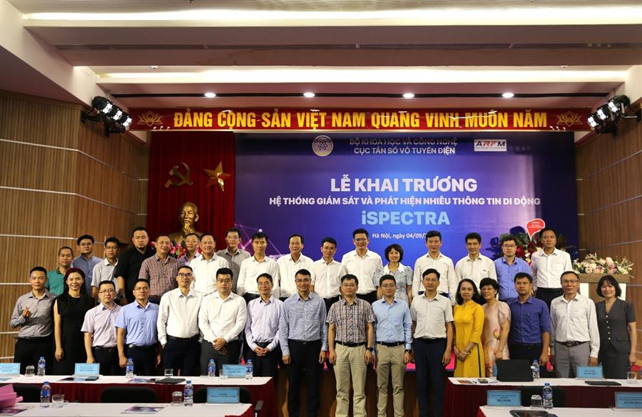 Các đại biểu tham dự buổi Lễ chụp ảnh kỷ niệm