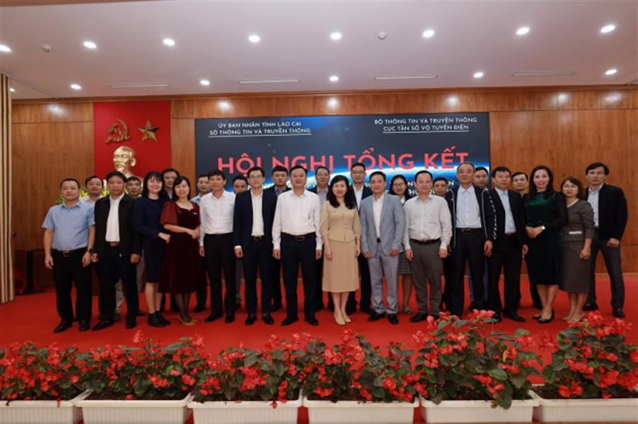 Các đại biểu tham dự chụp hình kỷ niệm tại Hội nghị