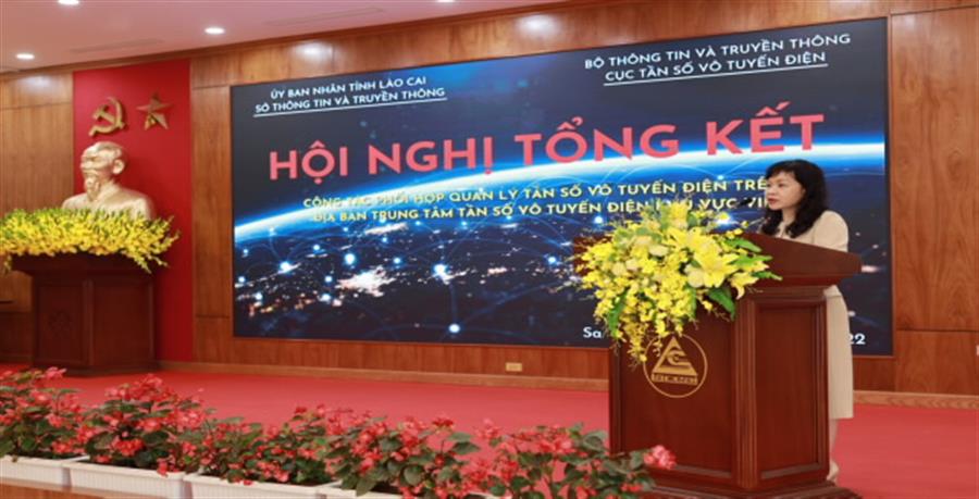 Bà Nguyễn Phương Anh – Phó Cục trưởng Cục Tần số vô tuyến điện phát biểu tại Hội nghị