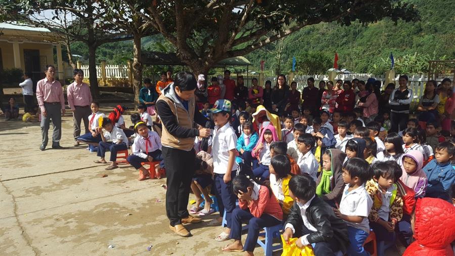 Tự tin trả lời câu hỏi của trò chơi “Đố vui”