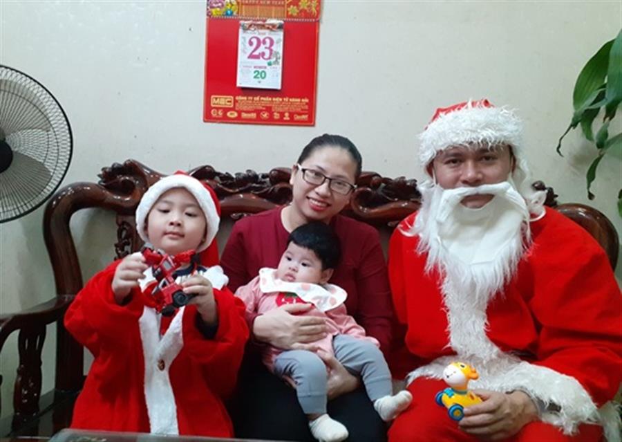 Chi đoàn Trung tâm Tần số vô tuyến điện khu vực V tổ chức chương trình tặng quà Noel tại Hải Phòng.