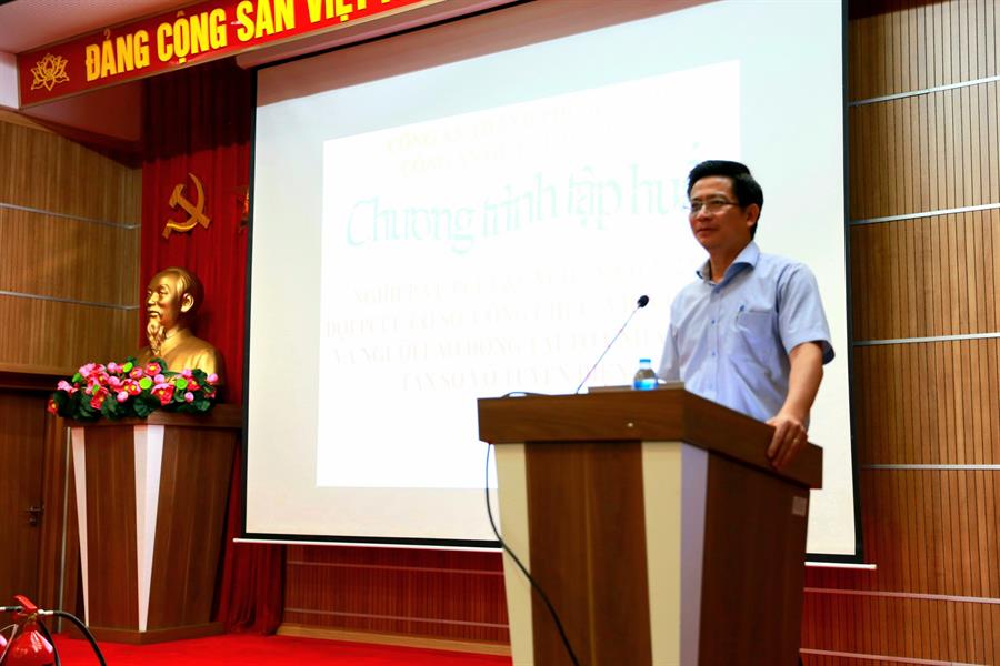 Cục trưởng Cục Tần số VTĐ Lê Văn Tuấn phát biểu tại buổi tuyên truyền