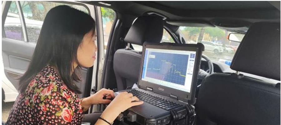 Cán bộ của Trung tâm VI đang thực hiện kiểm soát các băng tần di động phục vụ Đại hội đại biểu Đảng bộ tỉnh Thanh Hóa lần thứ XX, nhiệm kỳ 2025 - 2030