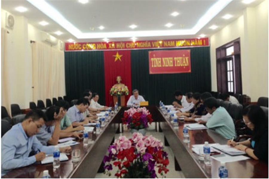Phó Chủ tịch UBND tỉnh Ninh Thuận Lê Văn Bình chủ trì cuộc họp với Đoàn công tác (Ảnh: ninhthuan.gov.vn)