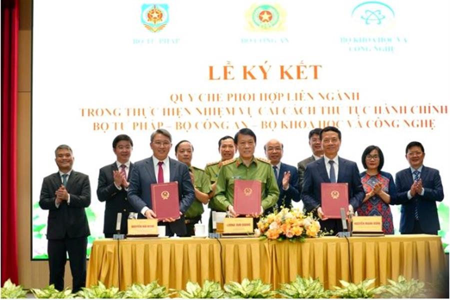 Bộ trưởng Bộ Công an, Bộ Khoa học và Công nghệ, Bộ Tư pháp ký kết Quy chế phối hợp liên ngành.