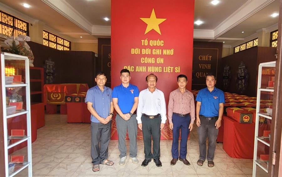 Chi đoàn Thanh niên Trung tâm Tần số vô tuyến điện khu vực II dâng hương tưởng niệm các Anh hùng liệt sĩ tại Bia tưởng niệm – Công viên Văn hóa Lê Thị Riêng (Số 875 Cách Mạng Tháng Tám, Phường Hòa Hưng, Thành phố Hồ Chí Minh) vào chiều ngày 24/7/2026