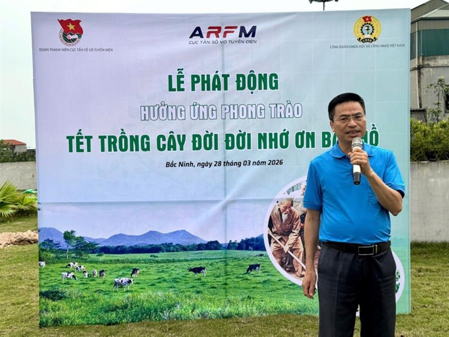 Ông Phạm Quang Hưởng, Phó Chủ tịch Công đoàn Khoa học và Công nghệ  Việt Namphát biểu tại buổi Lễ