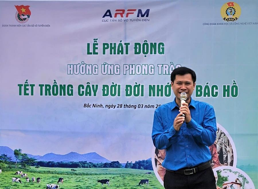 Ông Lương Quang Trường - Bí thư đoàn thanh niên, Phó trưởng phòng Chính sách và quy hoạch tần số phát biểu tại buổi Lễ